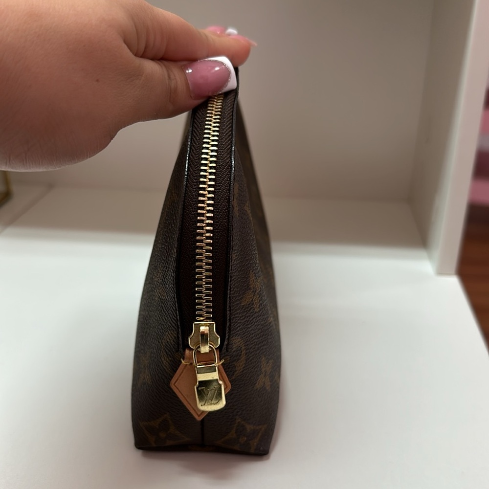 Louis Vuitton Cosmetic Pouch GM - Picture 2 of 10